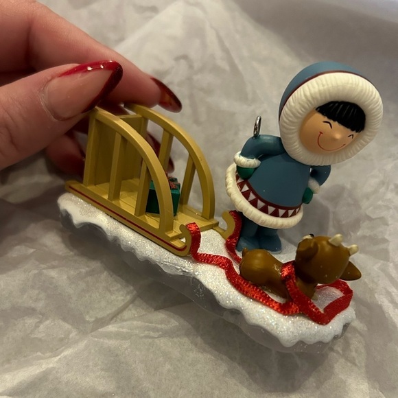 Hallmark Frosty Friends 43rd in Series Keepsake Ornament - Picture 3 of 12